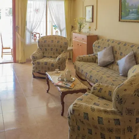 Casa vacanze Front In With Swimming Pool