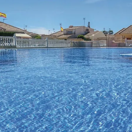 Front In With Swimming Pool *
