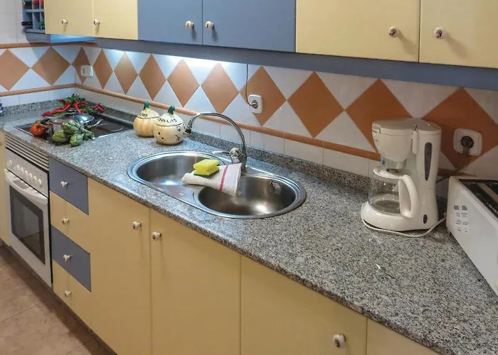 2 Bedroom Lovely In Holiday home